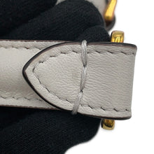 将图像加载到图库查看器中，FENDI baguette White8BR600 Leather
