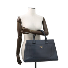 将图像加载到图库查看器中，CHANEL Neo Executive 2WAY Tote Bag NavyA69931 Leather Size Large
