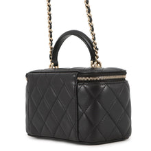 将图像加载到图库查看器中，CHANEL Matelasse Top Handle 2-Way Vanity Bag BlackAP1472 Lambskin
