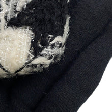 将图像加载到图库查看器中，CHANEL CC Logo Clutch Bag Black/White Tweed
