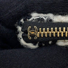 将图像加载到图库查看器中，CHANEL CC Logo Clutch Bag Black/White Tweed
