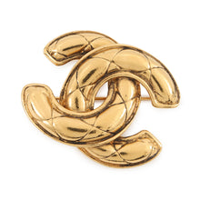 将图像加载到图库查看器中，CHANEL Matelasse CC LogoBrooch Gold Metal
