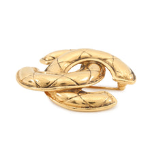 将图像加载到图库查看器中，CHANEL Matelasse CC LogoBrooch Gold Metal
