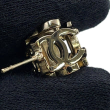 将图像加载到图库查看器中，CHANEL CC Logo Cube Earrings BlackAB9512 Gold Plated
