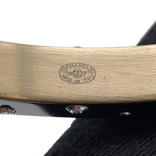 将图像加载到图库查看器中，CHANEL Rhinestone Bangle Black Metal
