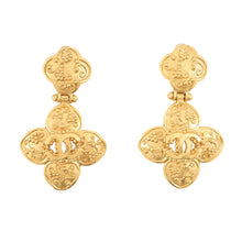 将图像加载到图库查看器中，CHANEL CC Logo Flower Motif Earrings Gold Metal
