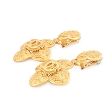 将图像加载到图库查看器中，CHANEL CC Logo Flower Motif Earrings Gold Metal
