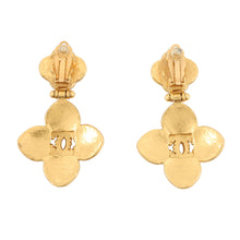 将图像加载到图库查看器中，CHANEL CC Logo Flower Motif Earrings Gold Metal
