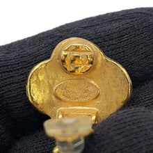 将图像加载到图库查看器中，CHANEL CC Logo Flower Motif Earrings Gold Metal
