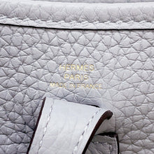 将图像加载到图库查看器中，HERMES Evelyne Short Green Pantan Taurillon Clemence Size TPM
