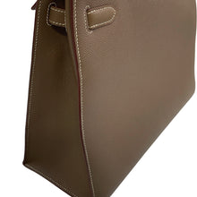 Load image into Gallery viewer, HERMES Kelly Sellier Etoupe/Ruby Epsom Size 35
