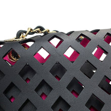将图像加载到图库查看器中，CHANEL Punching Chain Shoulder Bag Black/PinkAS2376 Calf Leather Size 25
