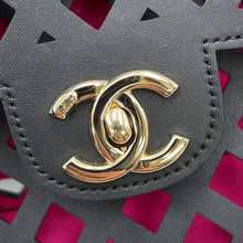 将图像加载到图库查看器中，CHANEL Punching Chain Shoulder Bag Black/PinkAS2376 Calf Leather Size 25
