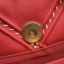 将图像加载到图库查看器中，CHANEL CHANEL19 Chain Shoulder Bag RedAS1160 Lambskin
