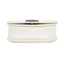 将图像加载到图库查看器中，CHANEL Boy Chanel Chain Shoulder Bag WhiteAS3350 Caviar Leather
