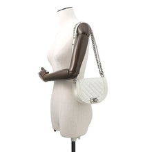 将图像加载到图库查看器中，CHANEL Boy Chanel Chain Shoulder Bag WhiteAS3350 Caviar Leather
