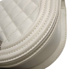 将图像加载到图库查看器中，CHANEL Boy Chanel Chain Shoulder Bag WhiteAS3350 Caviar Leather
