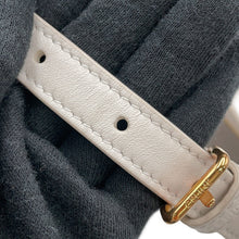 将图像加载到图库查看器中，CELINE Cuir Triomphe Shoulder Bag White198153 Leather
