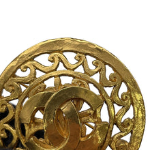 将图像加载到图库查看器中，CHANEL CC Logo Brooch Gold Gold Plated

