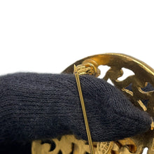 将图像加载到图库查看器中，CHANEL CC Logo Brooch Gold Gold Plated
