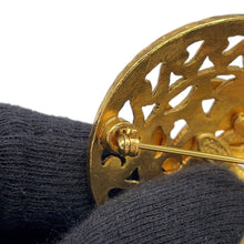 将图像加载到图库查看器中，CHANEL CC Logo Brooch Gold Gold Plated
