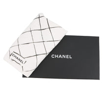 将图像加载到图库查看器中，CHANEL Pearl Chain Wallet BlackAP2579 Lambskin
