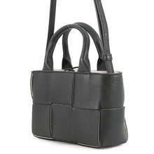 将图像加载到图库查看器中，Bottega Veneta Maxi INTRECCIATO Candy Alco Tote Black/White729029 Leather
