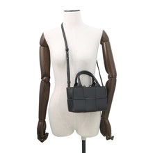 将图像加载到图库查看器中，Bottega Veneta Maxi INTRECCIATO Candy Alco Tote Black/White729029 Leather
