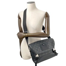 将图像加载到图库查看器中，LOUIS VUITTON Messenger Voyage NoirM40511 Monogram Eclipse Size PM

