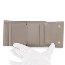 将图像加载到图库查看器中，CELINE Trifold Wallet Pebble10B573 Leather

