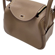 将图像加载到图库查看器中，HERMES Lindy Etoupe Taurillon Clemence Size Mini
