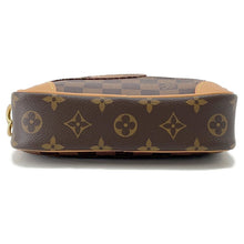 将图像加载到图库查看器中，LOUIS VUITTON Trocadero Wearable Wallet BrownM26020 Monogram・Landscape

