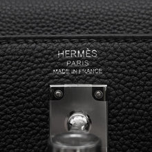 Load image into Gallery viewer, HERMES Kelly Retourne Black Togo Leather Size 25
