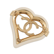 将图像加载到图库查看器中，CHANEL CC Logo Heart Clover Brooch Gold/Ivory Metal Resin
