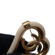 将图像加载到图库查看器中，CHANEL CC Logo Heart Clover Brooch Gold/Ivory Metal Resin
