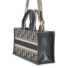 将图像加载到图库查看器中，Dior East West Book Tote NavyM1326CZBB_M928 Canvas
