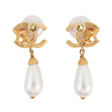 将图像加载到图库查看器中，CHANEL Lion Motif Faux Pearl Drop Earrings Gold Plated Faux Pearl
