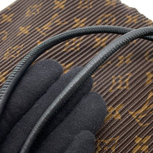 将图像加载到图库查看器中，LOUIS VUITTON Pouch・Explorer Noir/RedM62232 Monogram
