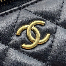 将图像加载到图库查看器中，CHANEL Matelasse Chain Vanity Bag Black Lambskin
