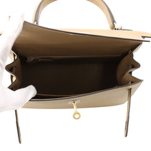 Load image into Gallery viewer, HERMES Kelly Sellier Poussiere Epsom Size 25
