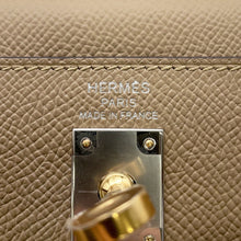 Load image into Gallery viewer, HERMES Kelly Sellier Poussiere Epsom Size 25

