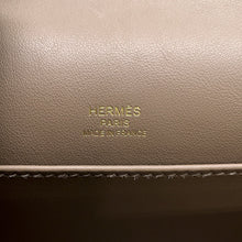 将图像加载到图库查看器中，HERMES Geta Etoupe Chevre Myzore Goatskin
