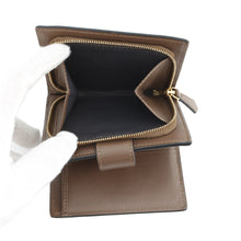 将图像加载到图库查看器中，FENDI FENDI Bifold Wallet Brown8M0386 Leather
