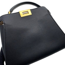 将图像加载到图库查看器中，FENDI Peekaboo Iconic Essential Black8BN302 Leather
