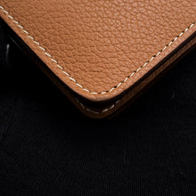 将图像加载到图库查看器中，HERMES Dogon Card Case Gold Evercolor
