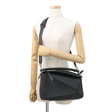 将图像加载到图库查看器中，LOEWE Puzzle bag Black Leather Size Medium
