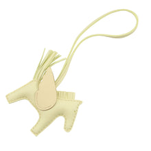 将图像加载到图库查看器中，HERMES Rodeo Pegasus Jaune Milton Lambskin Size PM
