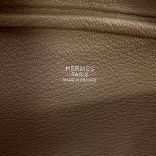 将图像加载到图库查看器中，HERMES Plume Etoupe Chevre Myzore Goatskin Size Mini
