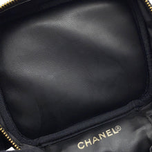 将图像加载到图库查看器中，CHANEL CC Logo vanity bag BlackA01998 Caviar Leather
