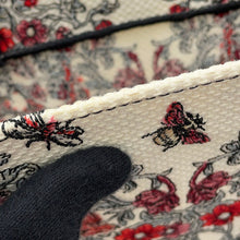 将图像加载到图库查看器中，Dior Dioramour Book Tote White/RedM1296ZEEI Canvas Size Medium
